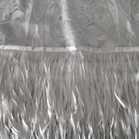 HOLIDAY ready NWT Melanie Lyne fringe sequin lined white sleeveless top size 8 - Picture 9 of 14